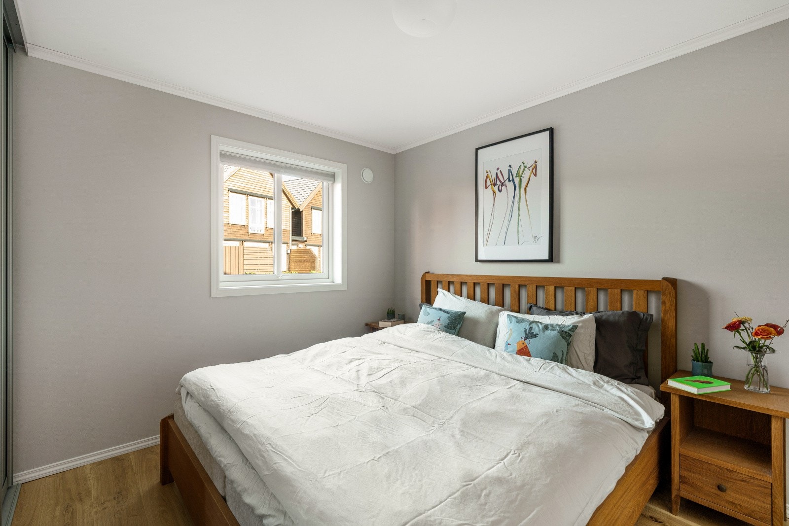 Vegger i nøytrale farger gir deg frihet til å sette ditt personlige preg på rommet. Galleribilde