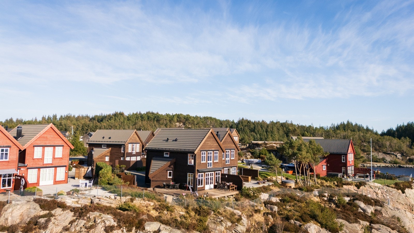 I feltet naboer på hei med hverandre og det er egen bom for å komme inn. Galleribilde