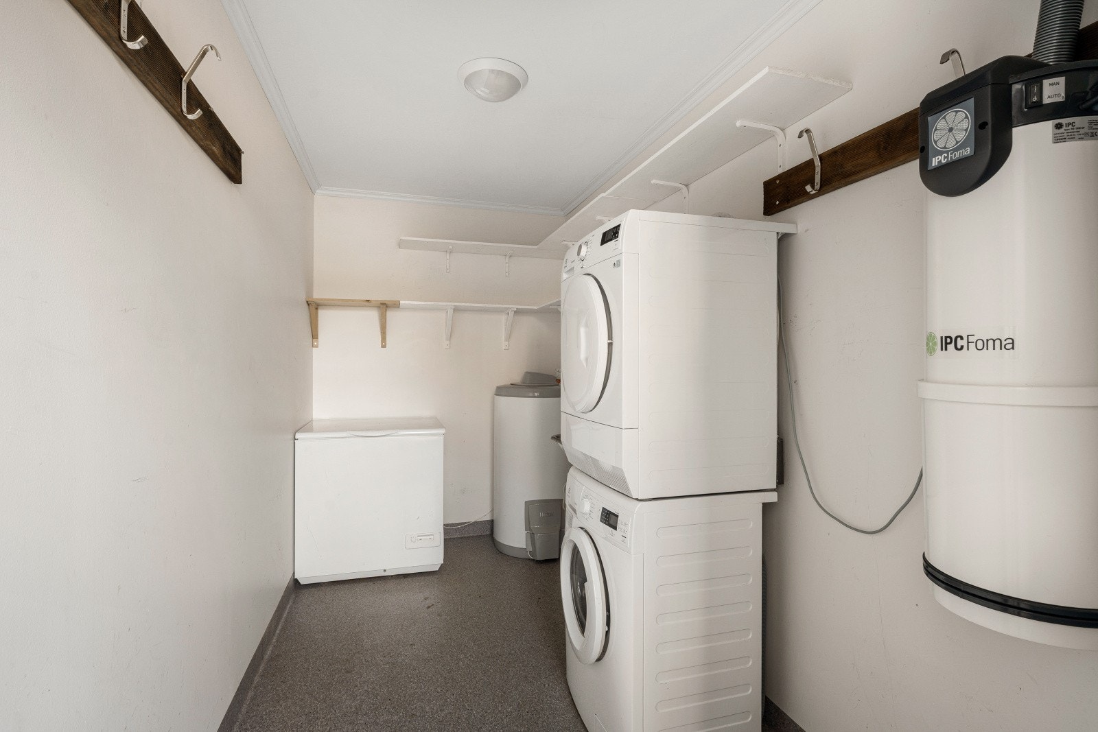 Med et areal på 6,2 kvadratmeter har du rikelig med rom for både vaskemaskin og tørketrommel. Galleribilde