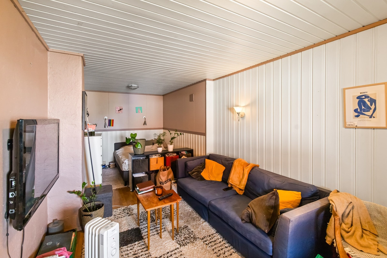 Åpen stue/soverom i underetasje Galleribilde