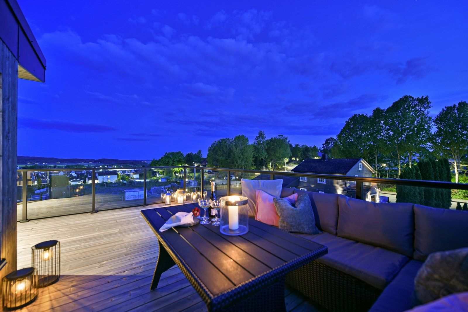 Stilig rekkehus med takterrasse Galleribilde