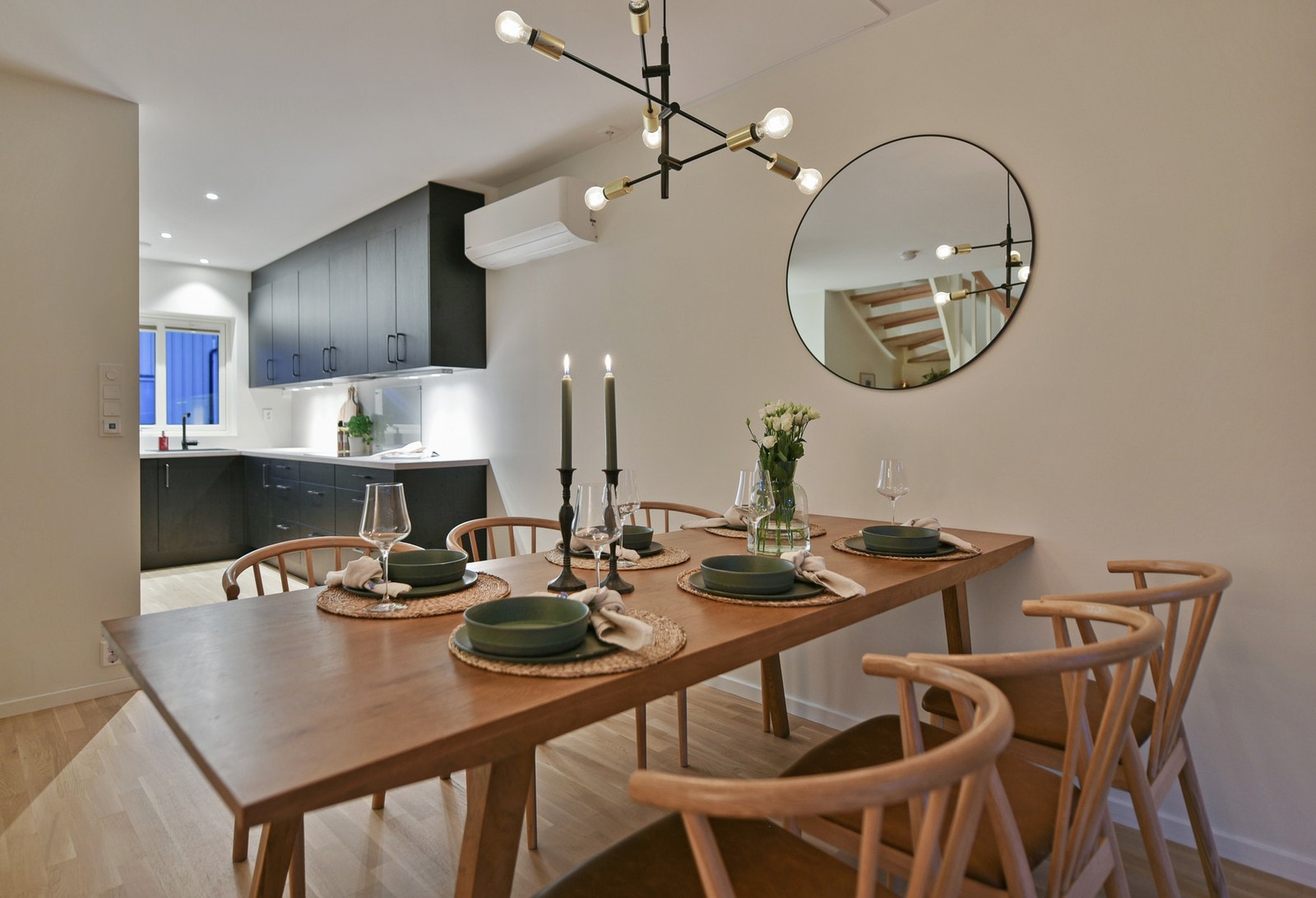 Varmepumpe i både 1.etasje og i 2. etasje Galleribilde