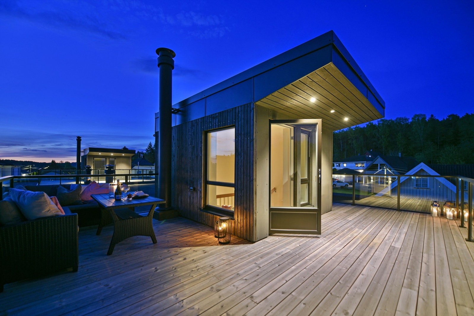 Nyt sommerkvelden på toppen av Tindlund Galleribilde