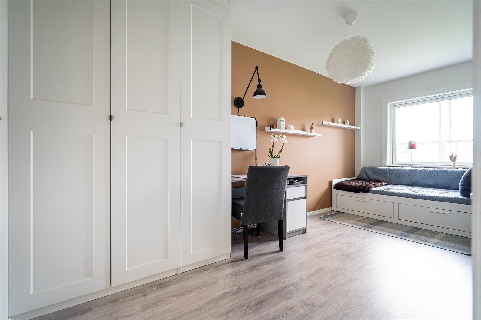 Soverom to egner seg perfekt som gjesterom/barnerom og/eller kontor. Galleribilde