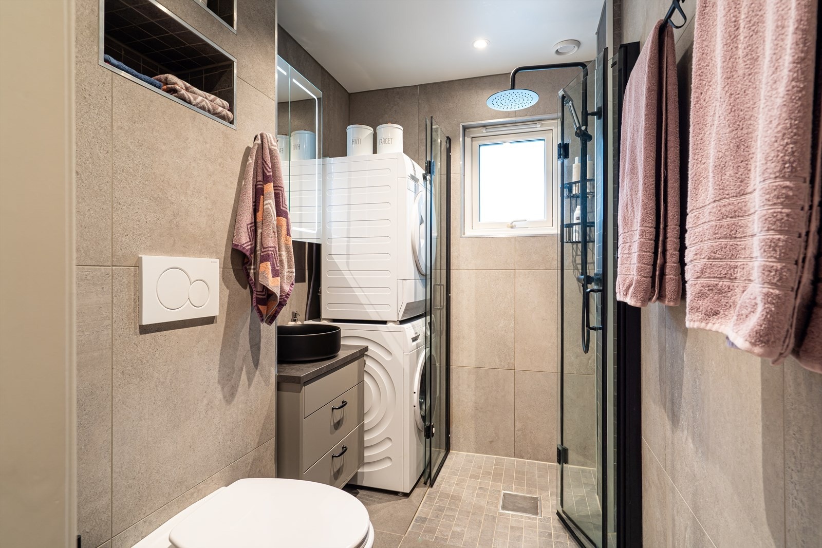 Badet skal pusses opp i regi av borettslaget. Eier for selv være med å påvirke utseende innenfor gitte rammer. Galleribilde