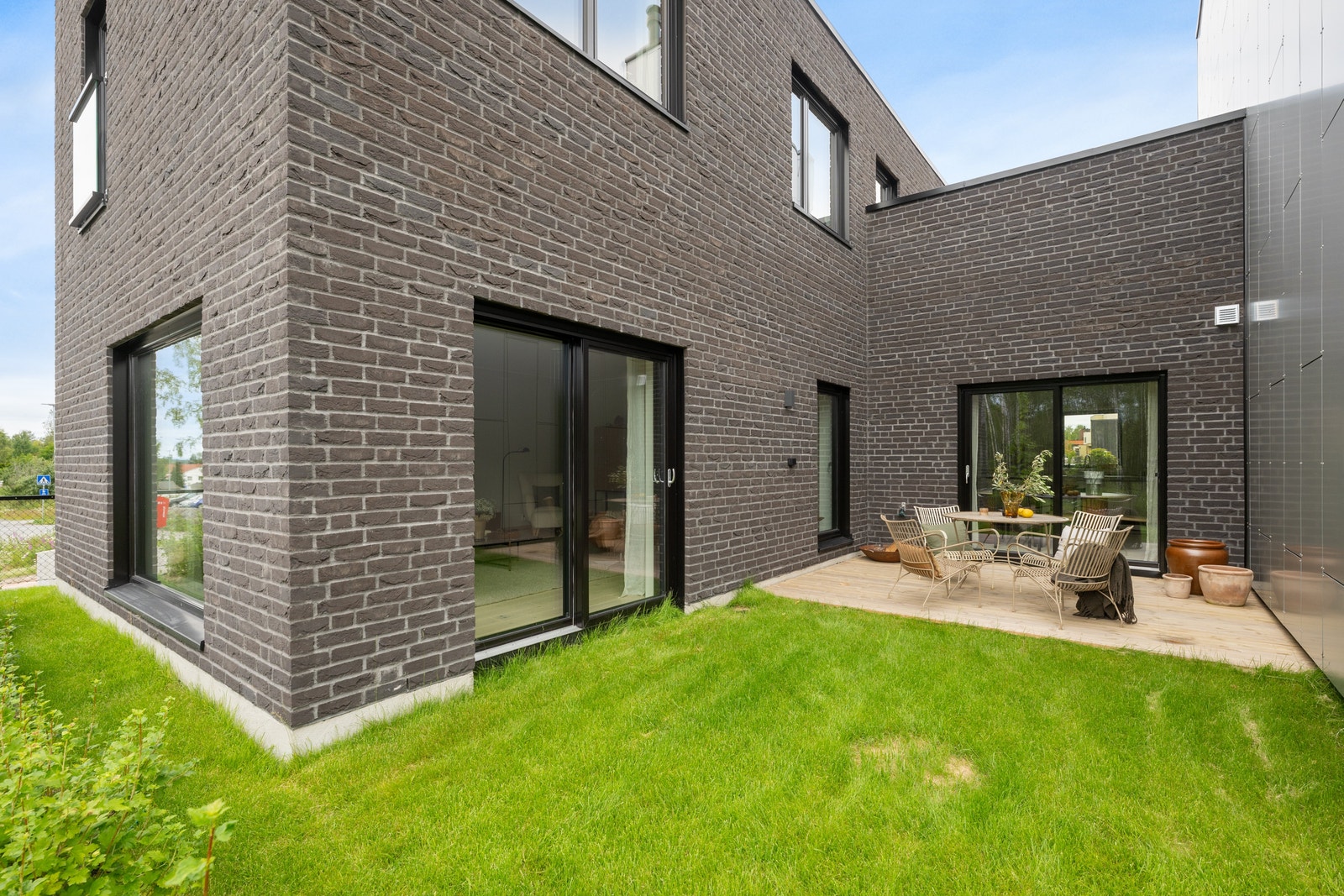 Velkommen til et nytt, flott rekkehus med spennende planløsning og høy standard. Hage og markterrasse. (Bilde fra annen, tilsvarende bolig i prosjektet) Galleribilde