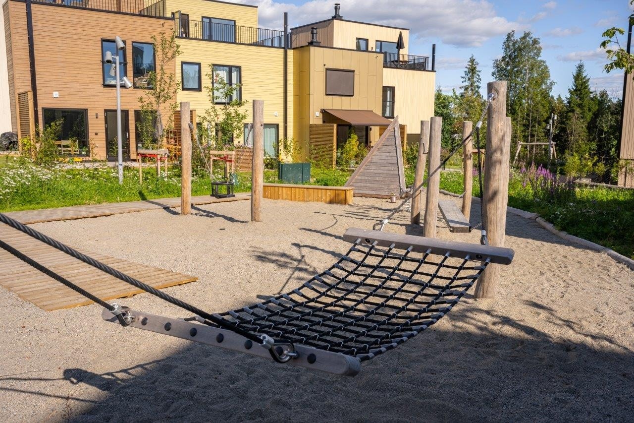 Flere lekeplasser på fellesområdene mellom boligene. Galleribilde