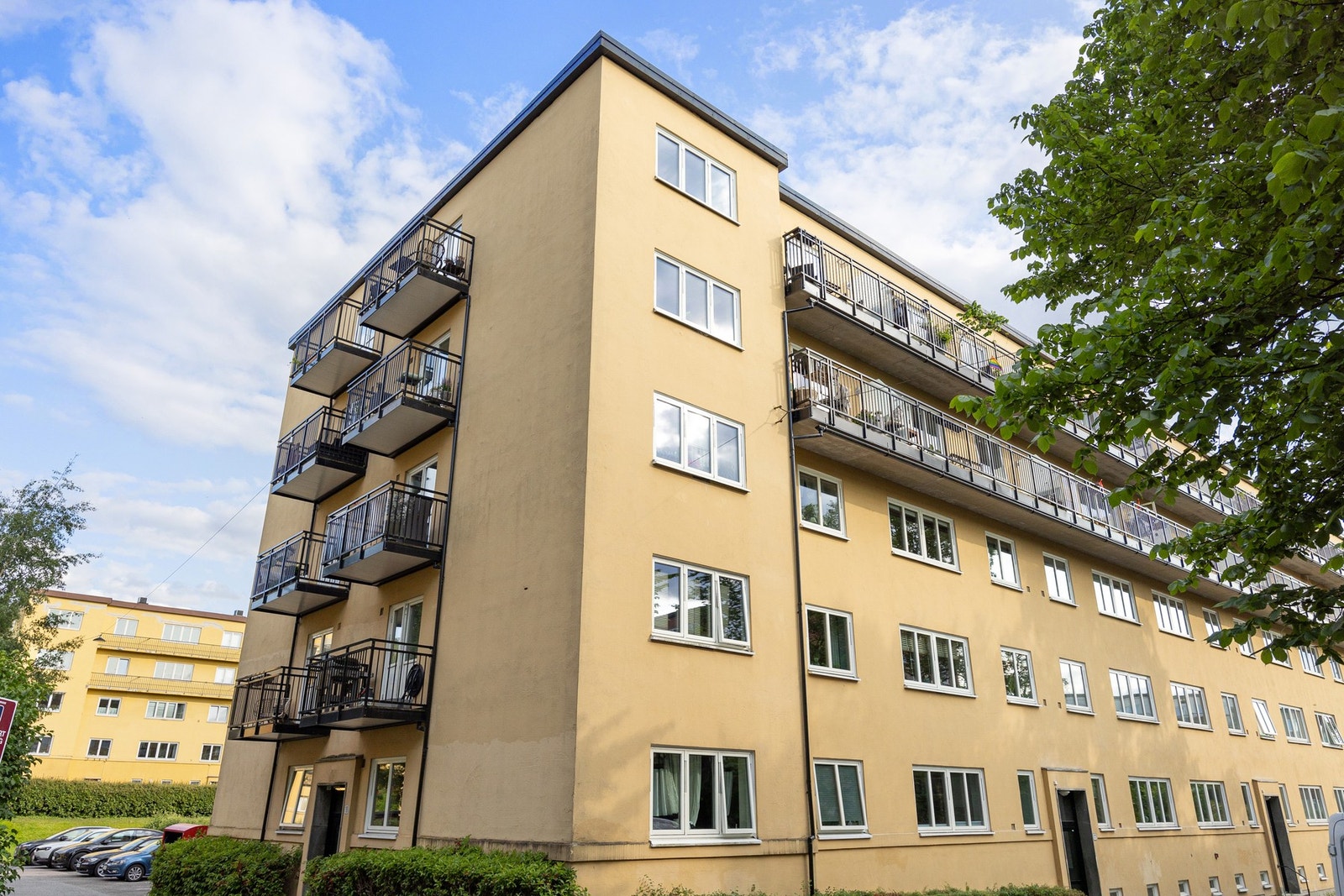 Fasade. Sentral, men samtidig tilbaketrukket beliggenhet. Galleribilde