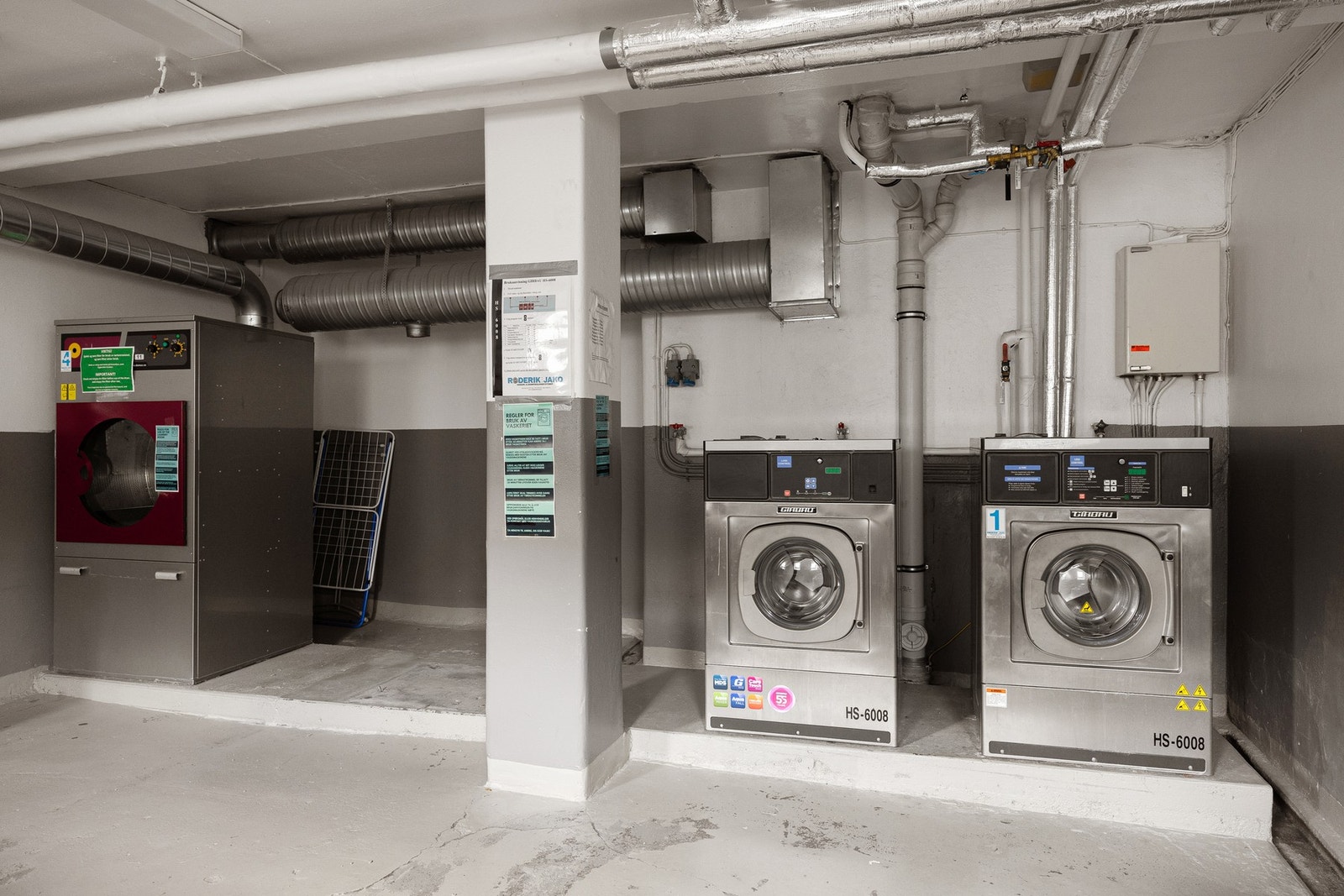 Borettslaget har fellesvaskeri og felles sykkelbod. Galleribilde