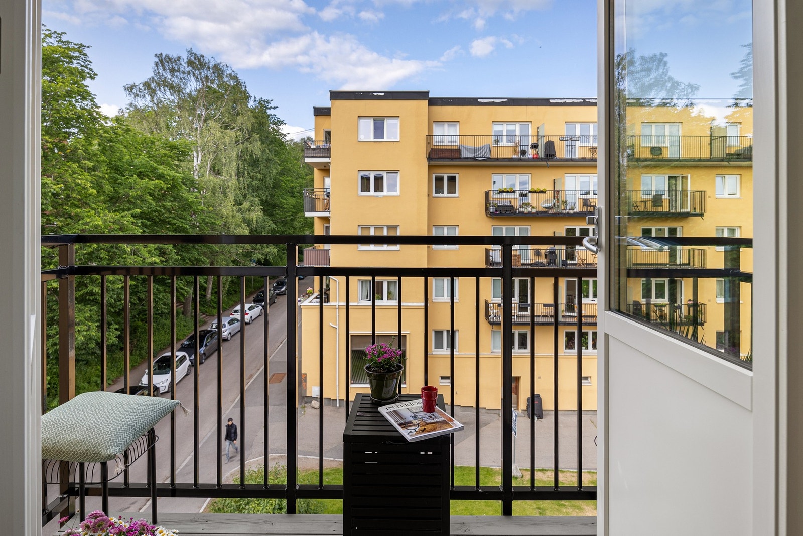 Fra soverommet er det utgang til leilighetens andre balkong. Galleribilde