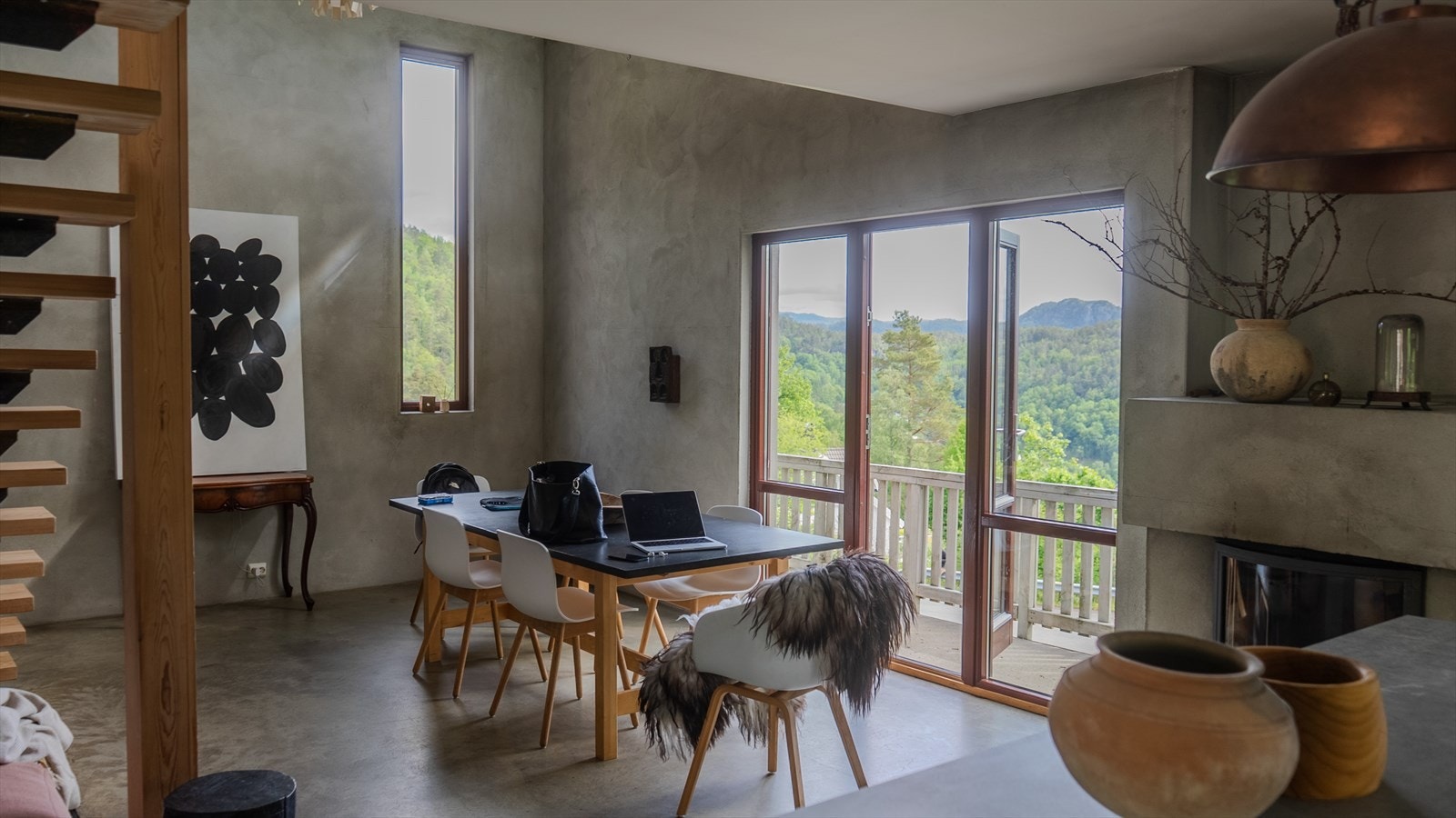 Boligen kombinerer et rått, industrielt design med en varm og funksjonell atmosfære! Galleribilde