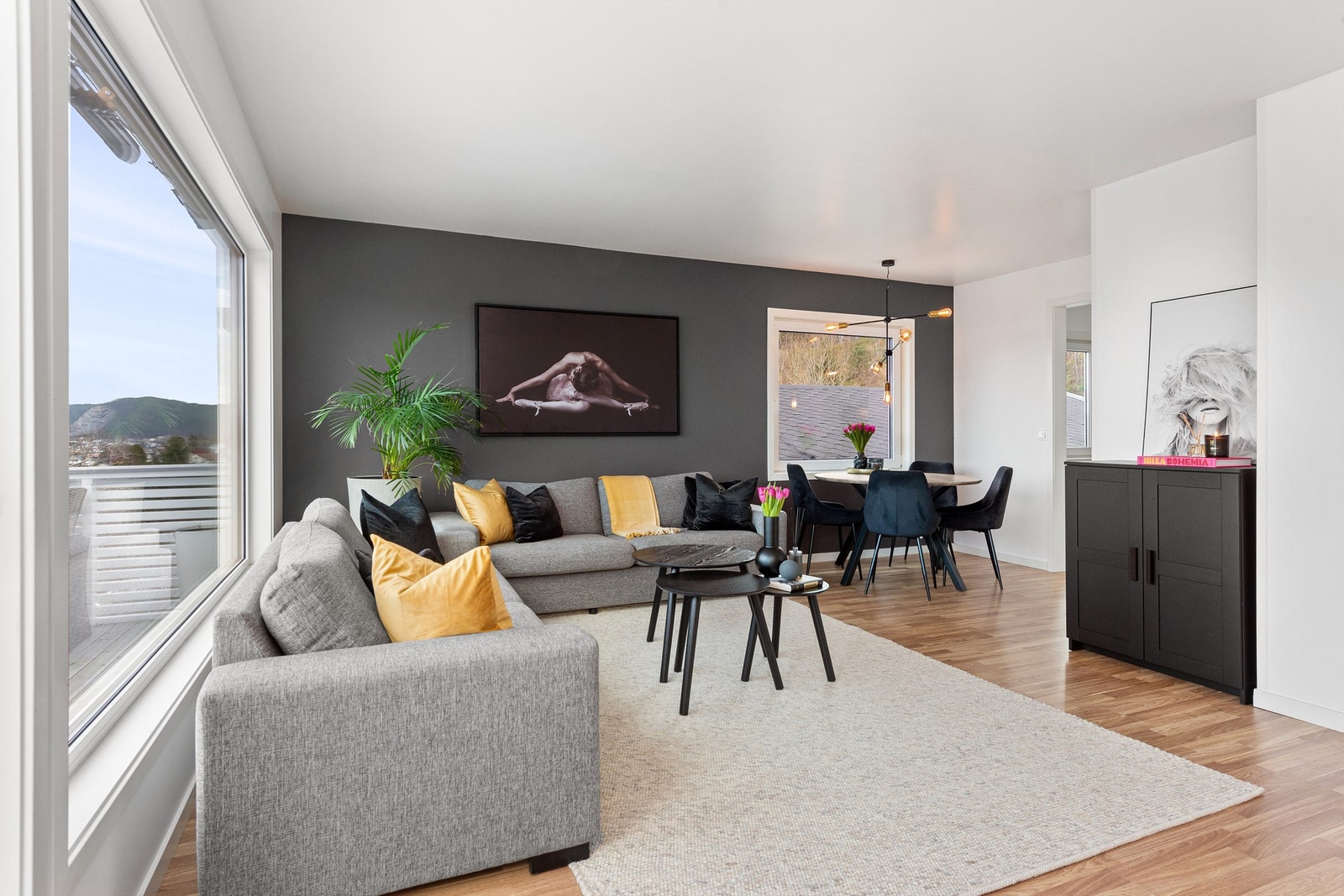 Stue/spisestue med åpent til kjøkken Galleribilde