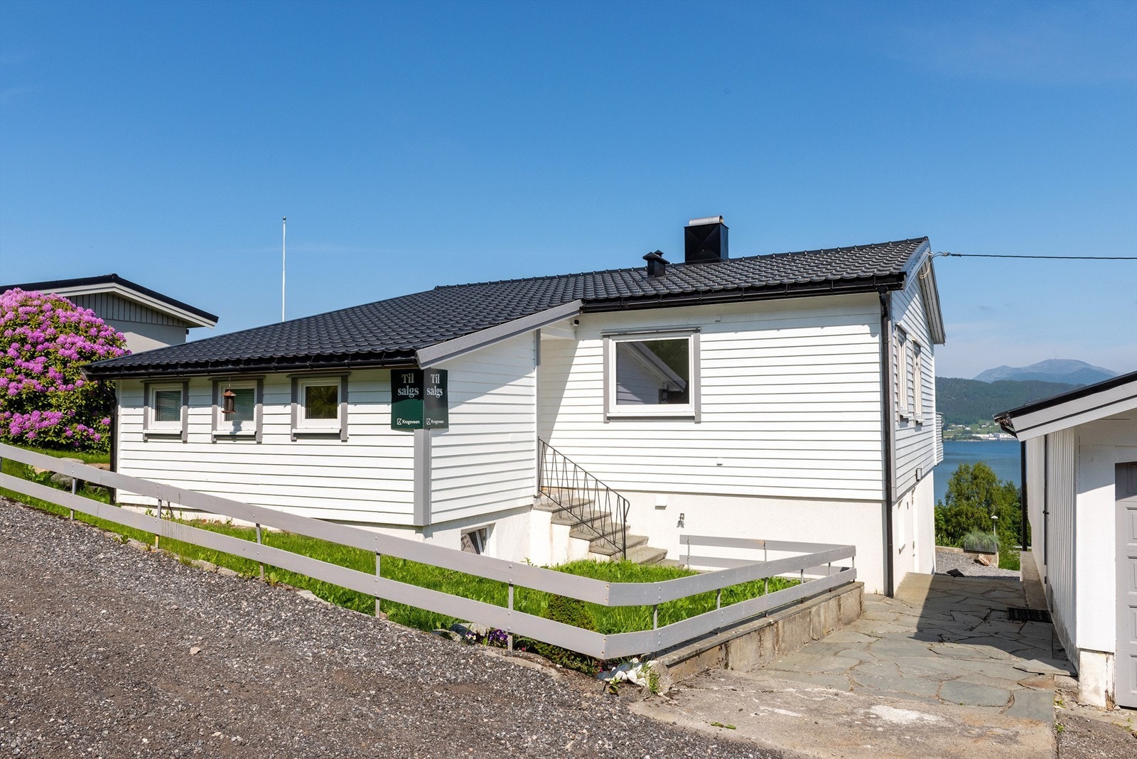 Fasade og inngangsparti mot nordøst Galleribilde