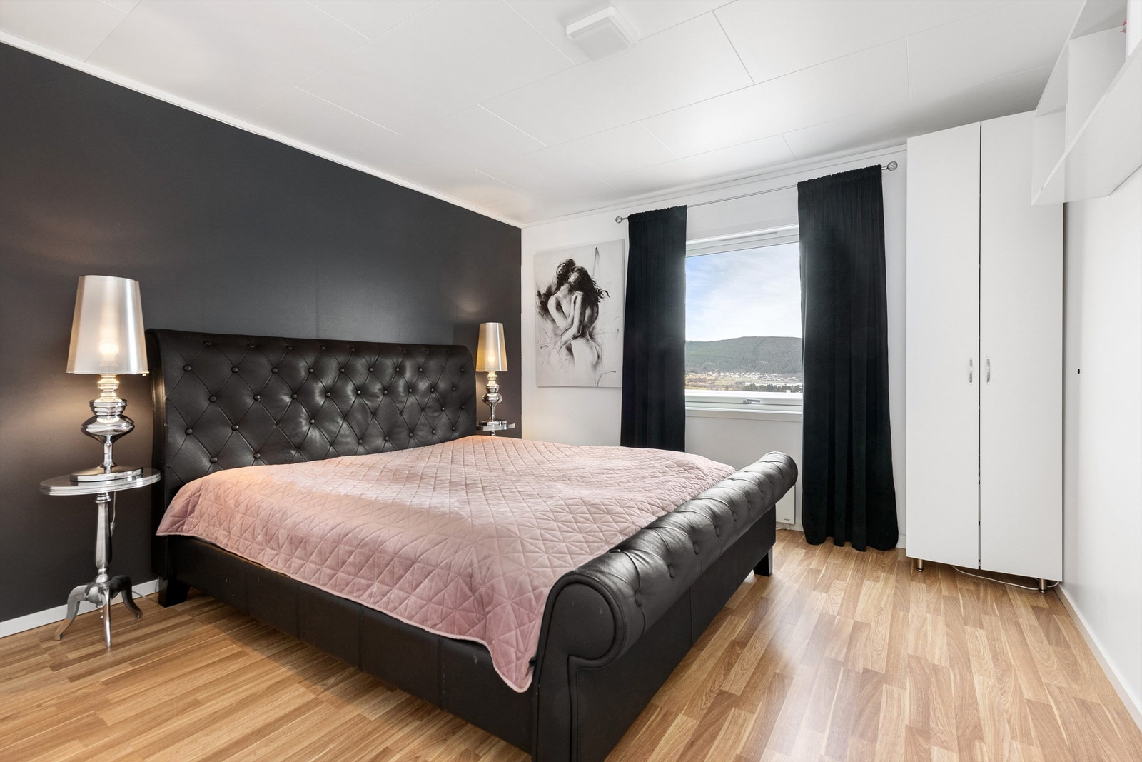 Hovedsoverom i 1. etasje Galleribilde