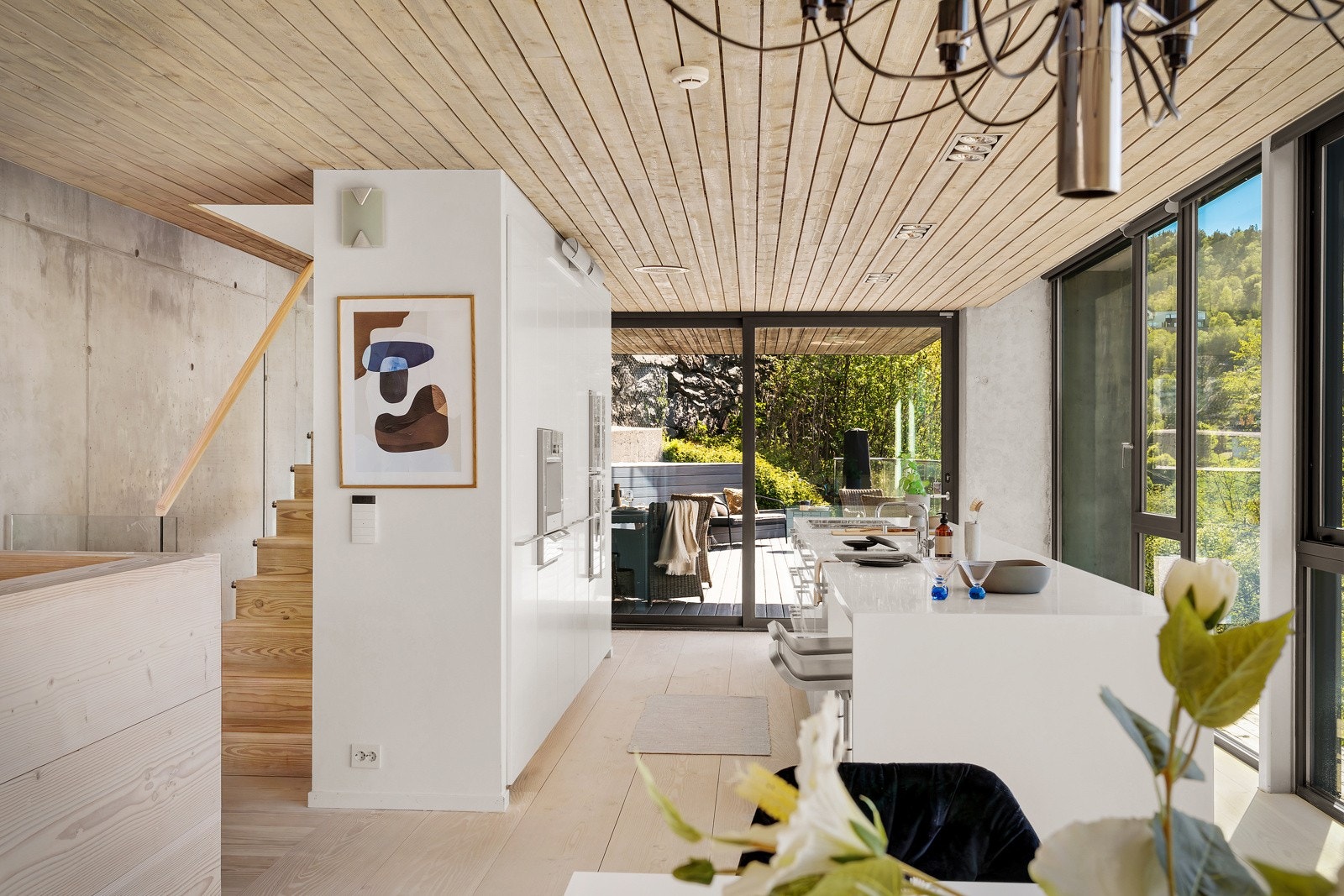 - Den lekre sibirske lerken i taket følger direkte ut til terrassen - Galleribilde