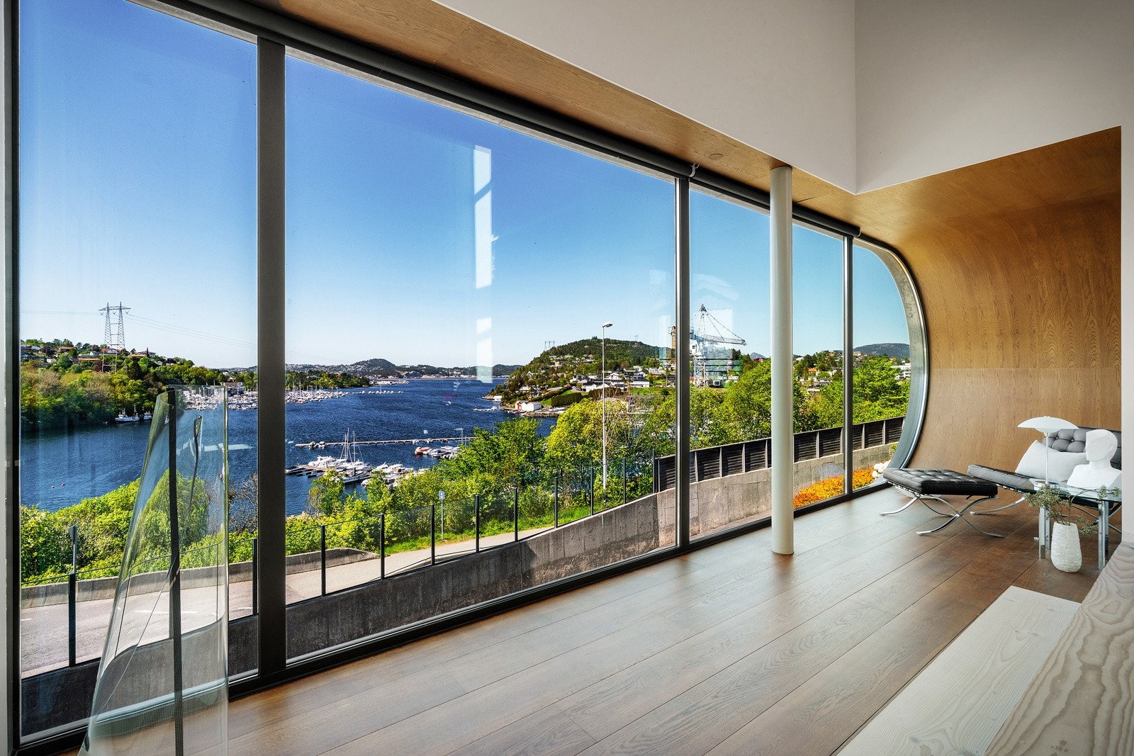 - En unik arkitektperle med spektakulær sjøutsikt, solrike terrasser og utleiedel - Galleribilde