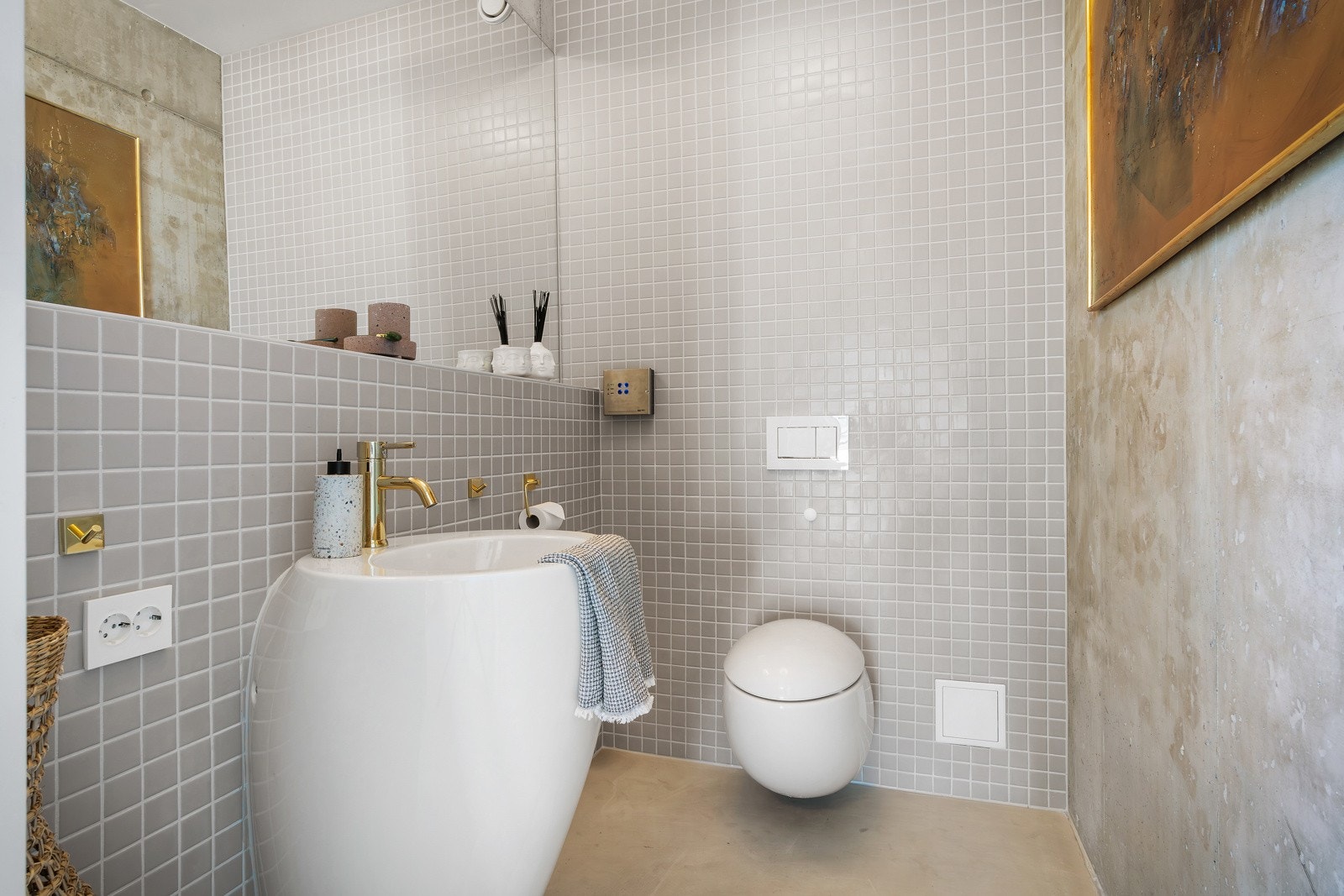 - Pent og praktisk gjestetoalett - Galleribilde