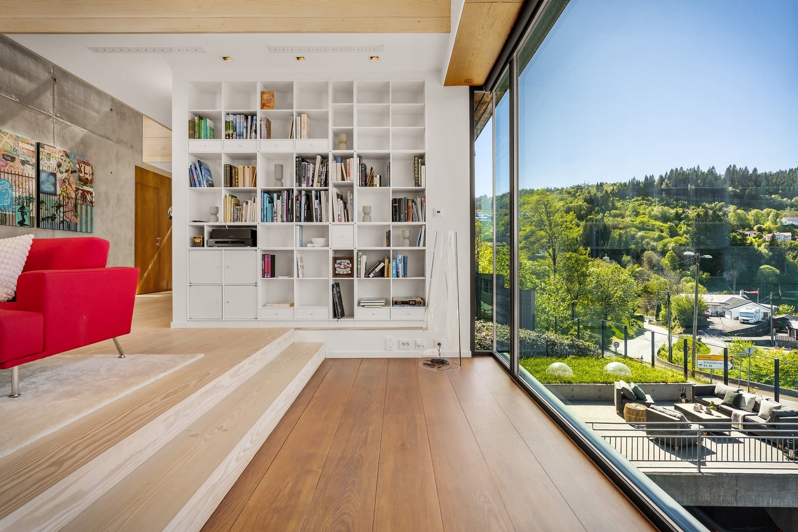 - Lekker plassbygget hylleløsning - Galleribilde