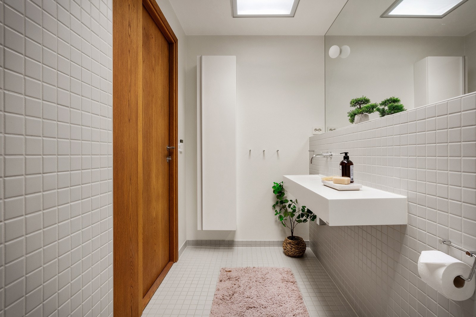 - Her ser du godt de spesiallagde heltre innerdørene - Galleribilde