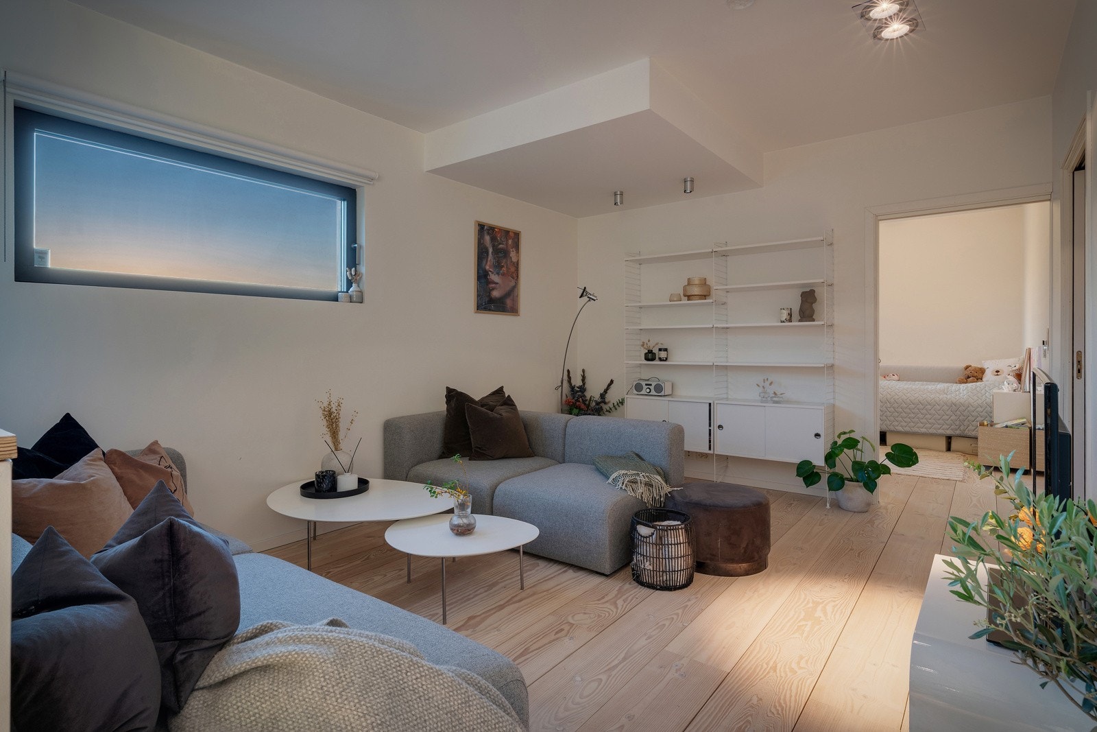 - Utleiedelen kan innlemmes i hoveddelen, da kan man sette inn trapp mellom entré og kjøkken - Galleribilde