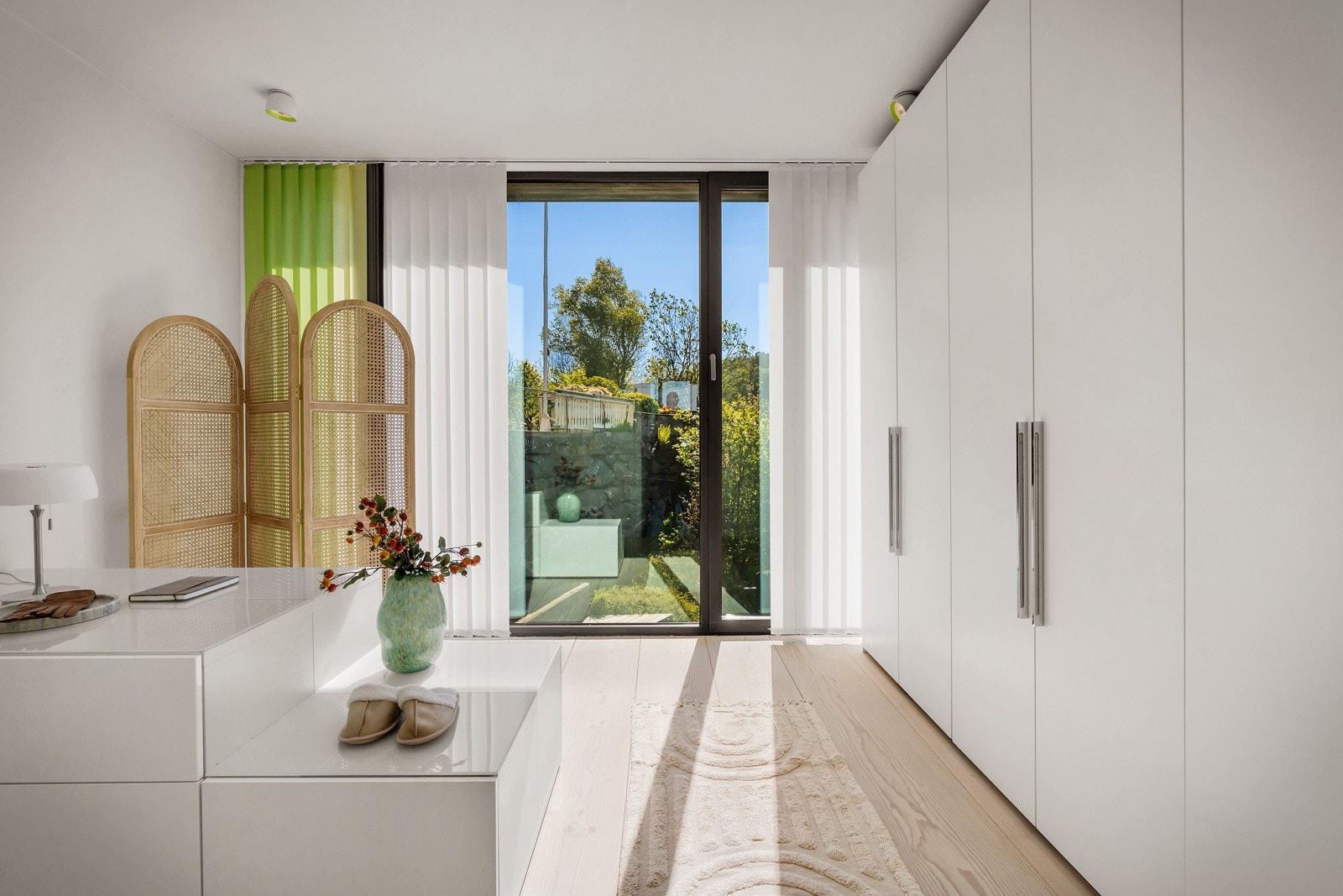 - Etasjen er komplett med stort garderoberom - Galleribilde