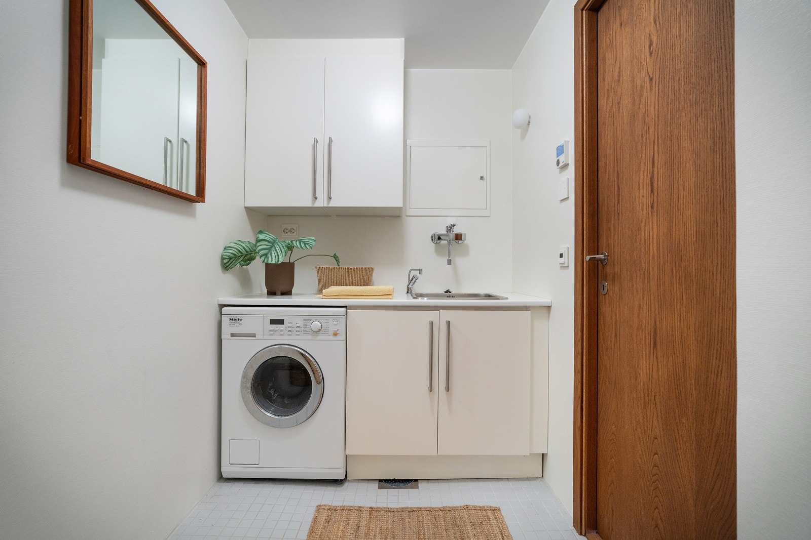 - Vaskerommet ligger vegg i vegg med badet - Galleribilde