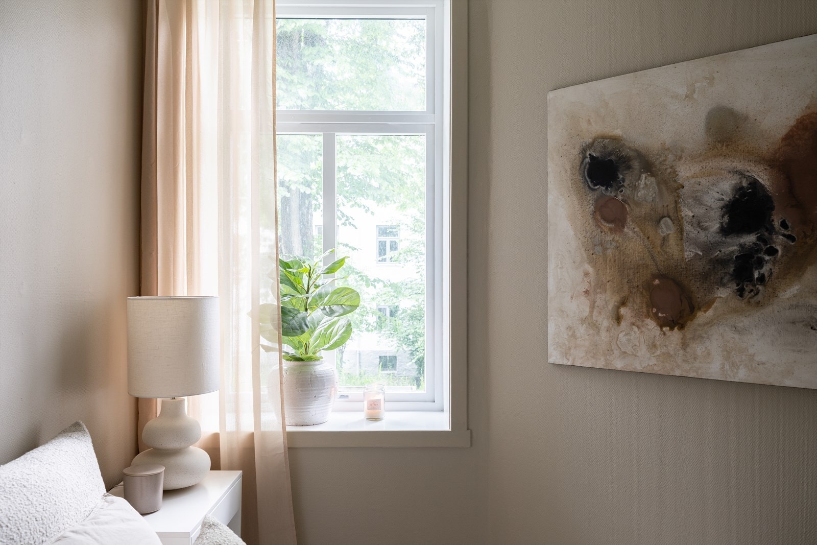 De klassiske bygårdsdetaljene går igjen i alle rom. Galleribilde