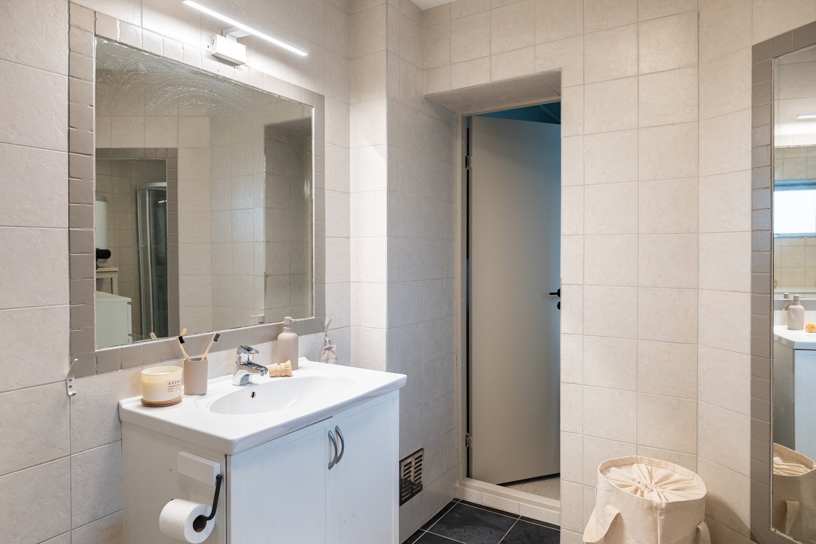 Her får du kvaliteter som gulvvarme og opplegg for vaskemaskin. Galleribilde