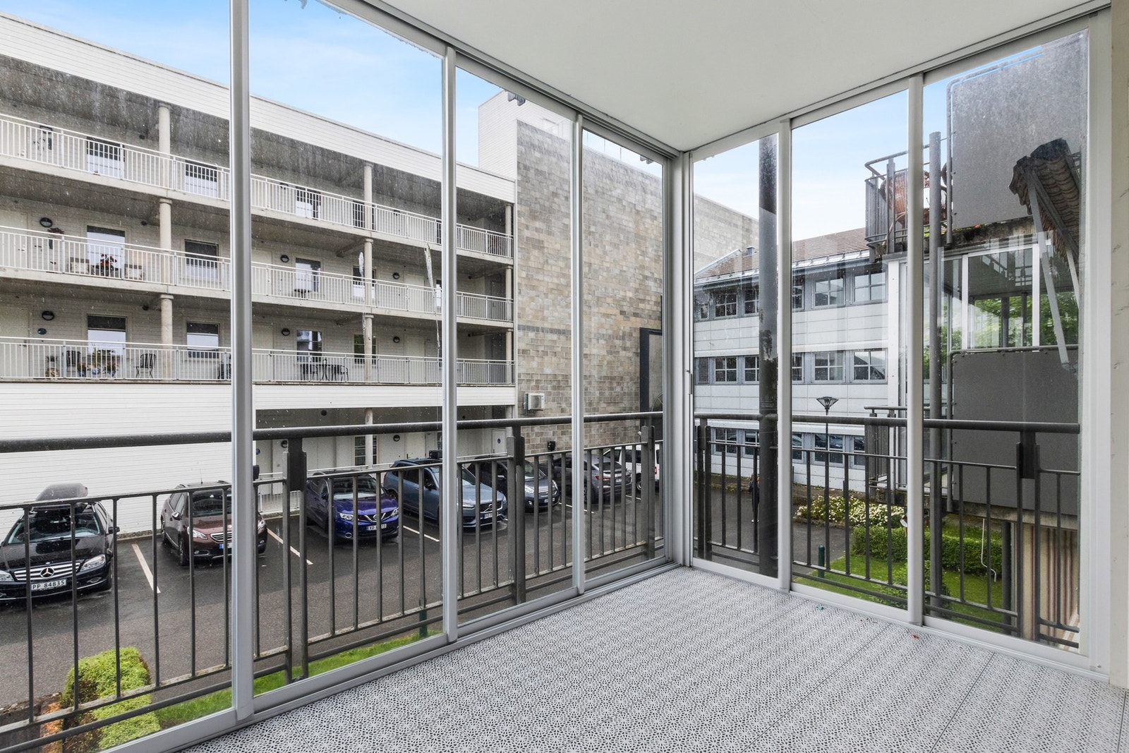 Balkong med plass til utemøbler. Galleribilde