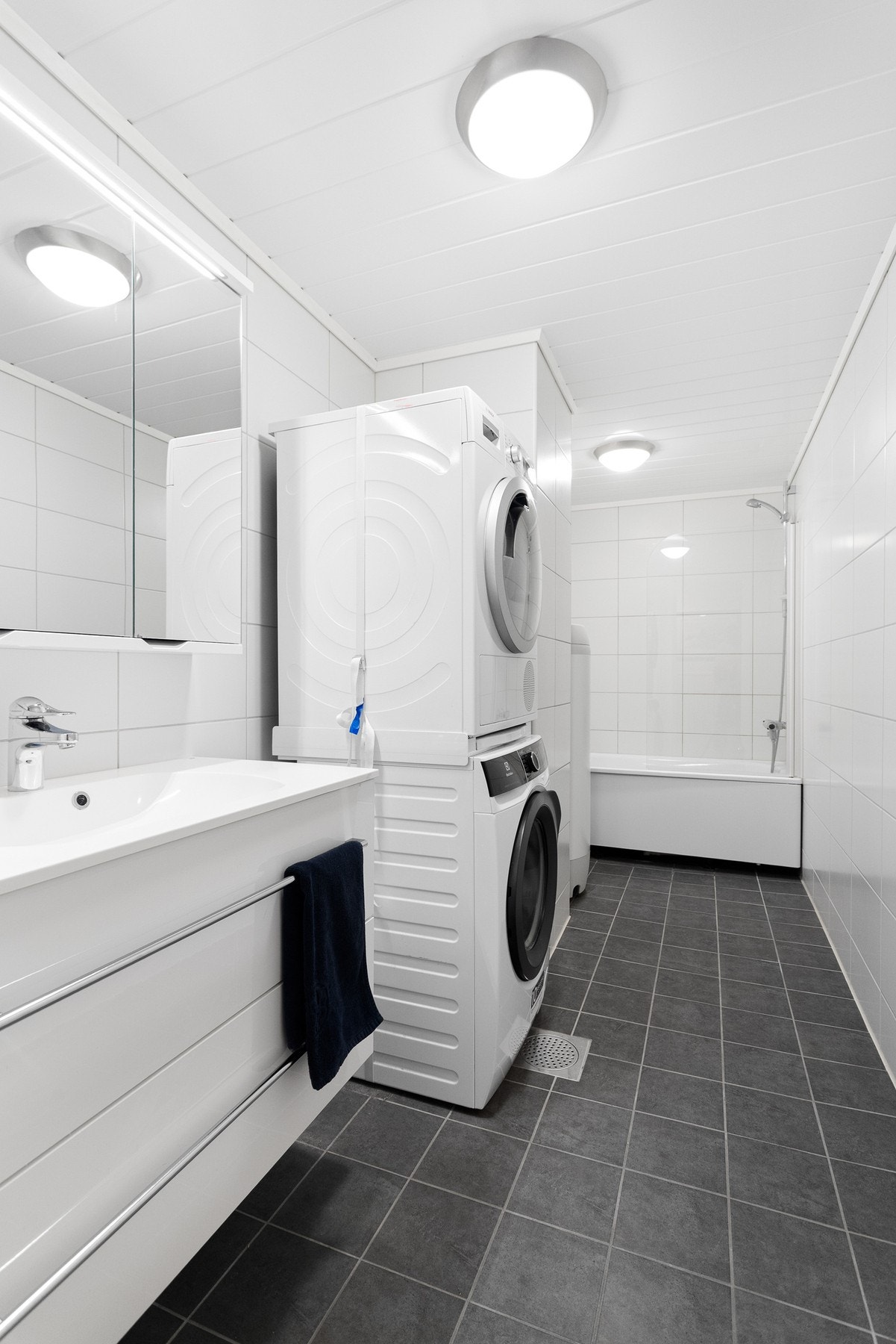 Pent bad som er renovert av borettslaget i nyere tid og holder god standard. Galleribilde