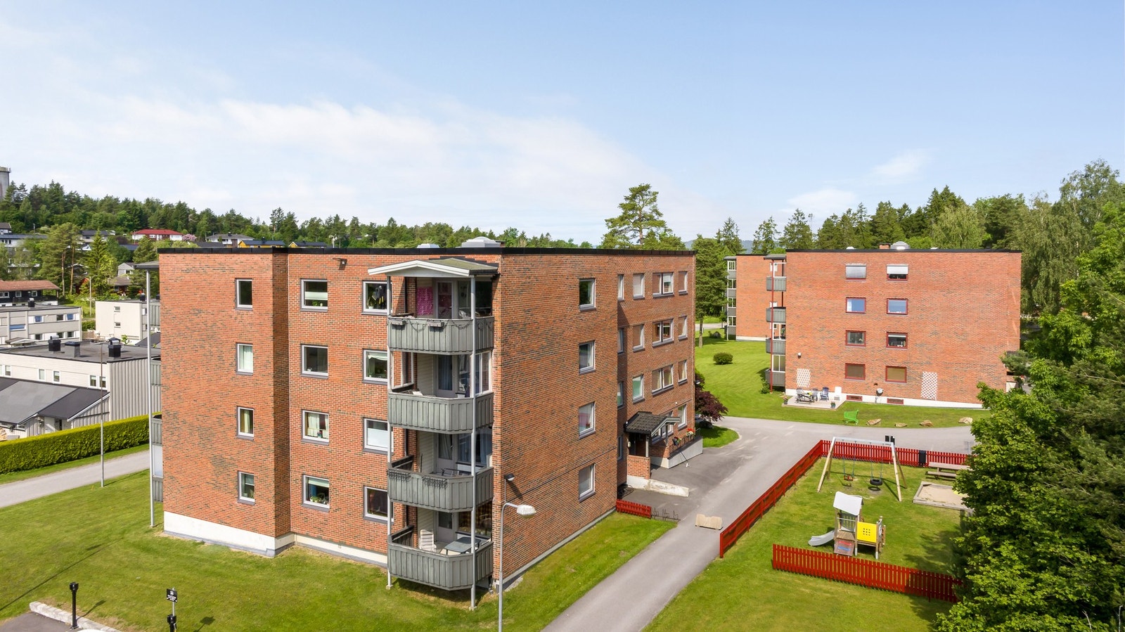 Boligen ligger i et hyggelig borettslag på Stridsklev. Kort avstandt til skole og dagligvareforetninger. Galleribilde