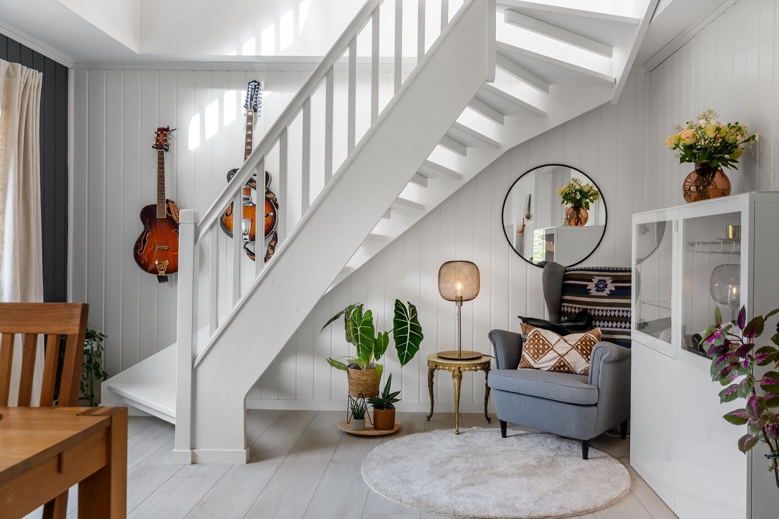 Vi følger trappen opp til loftetasjen. Galleribilde