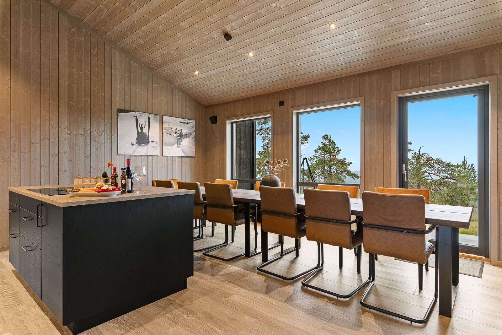 Plass til langbord for hyggelig lag. Galleribilde