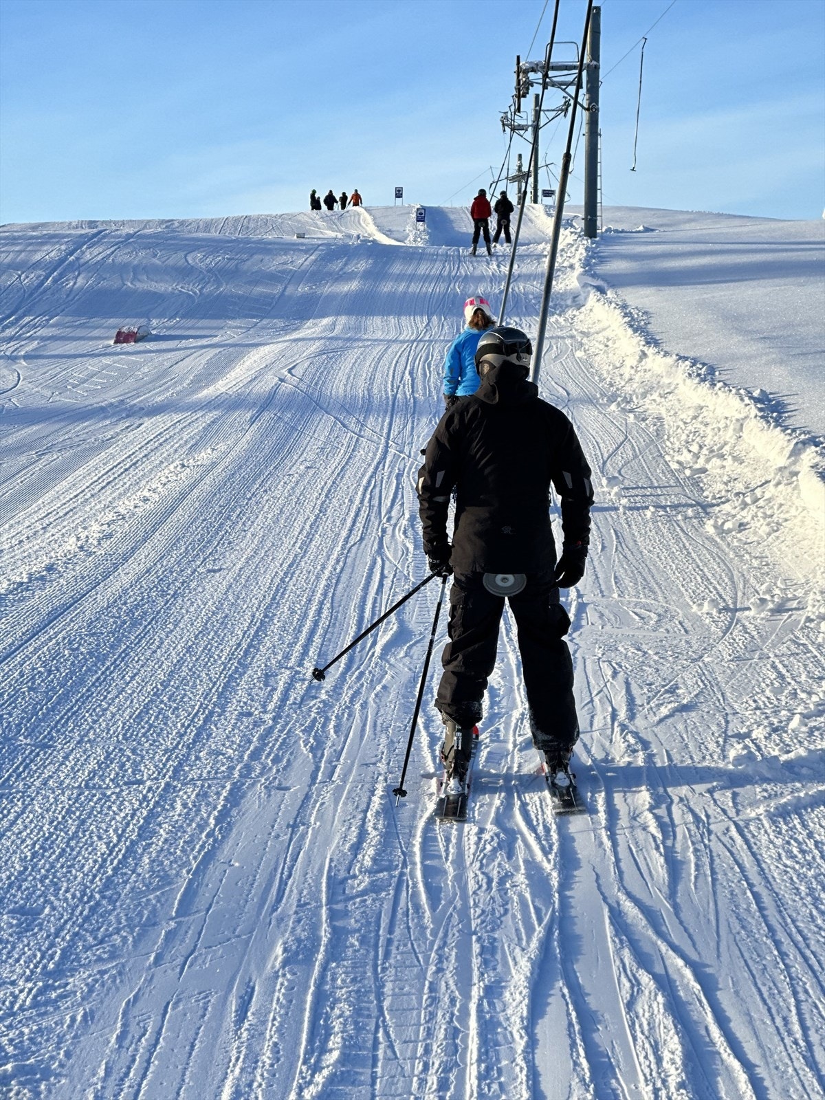 Ikke langt unna ligger Blefjellheisen, som er en familievennlig alpinbakke med 3 nedfarter. Galleribilde