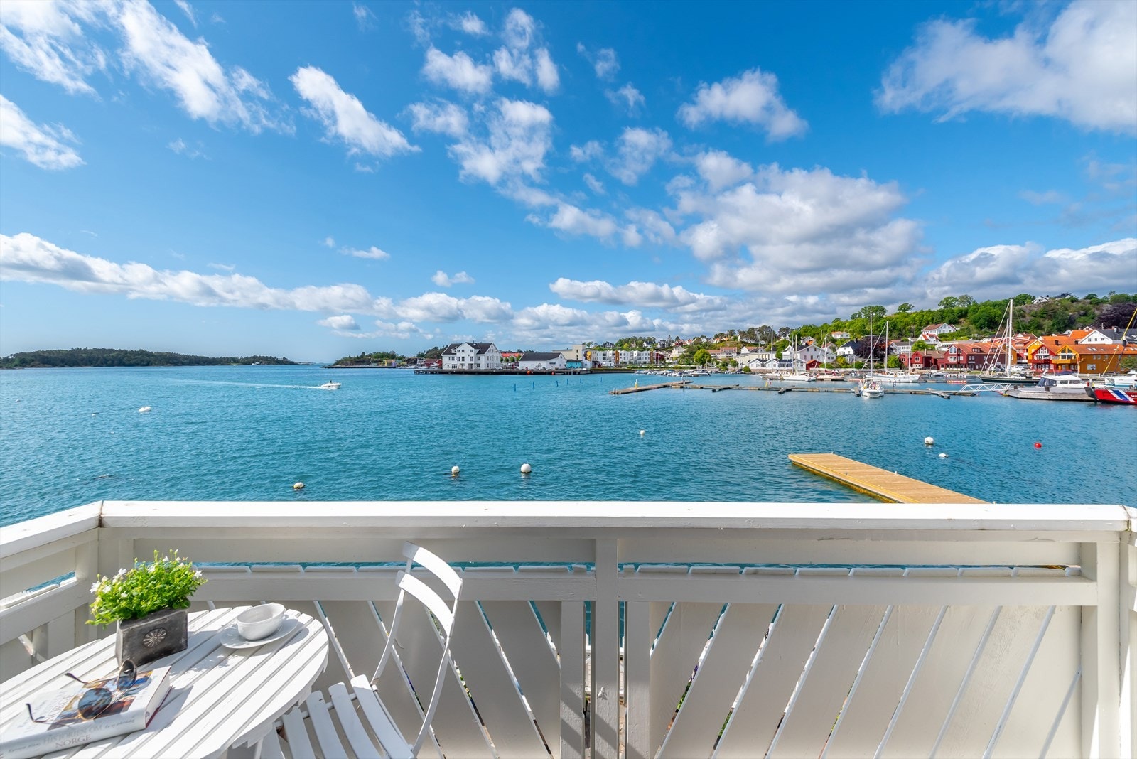 Luftebalkong i 2. etg med utgang fra 2 av soverommene Galleribilde