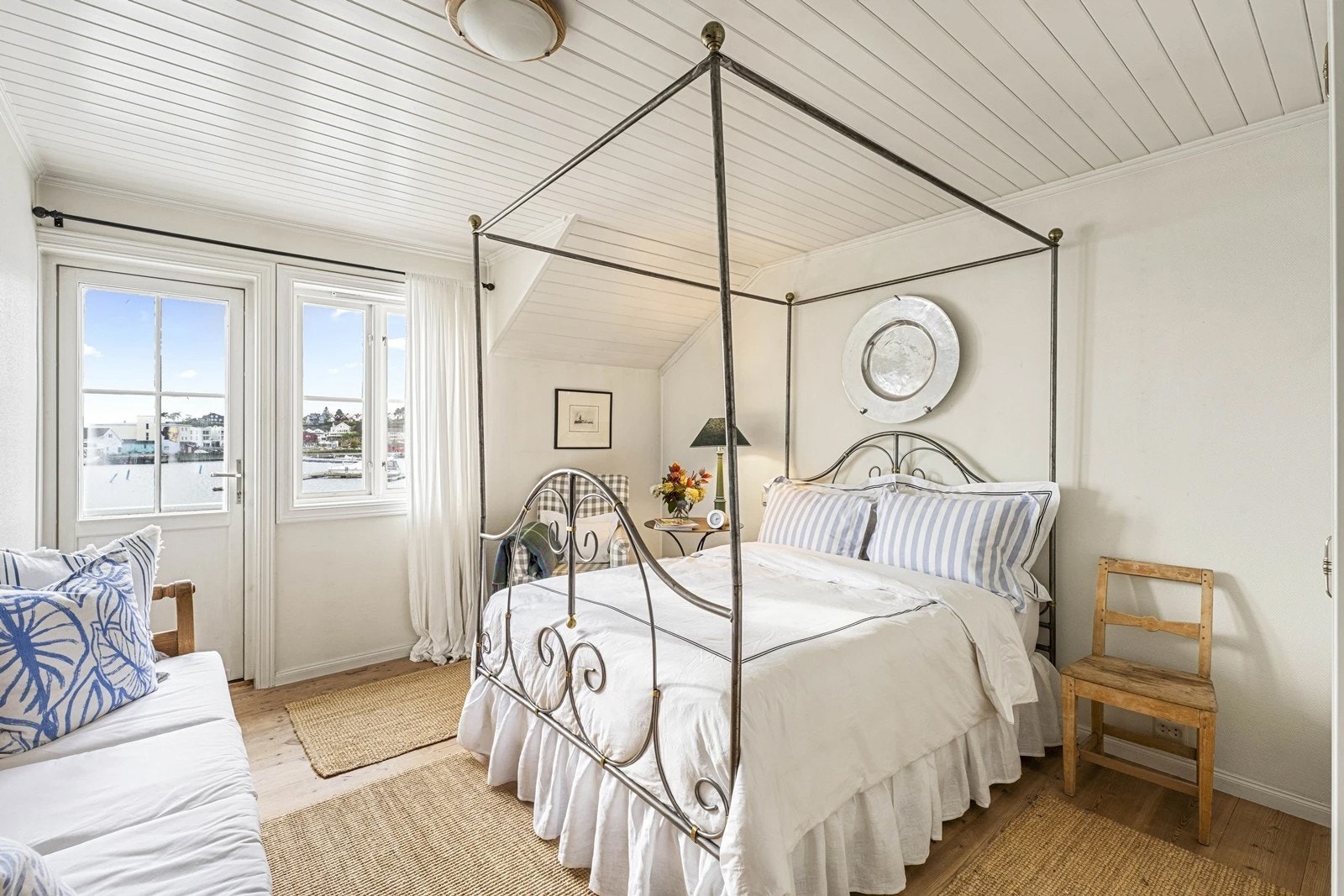 Photo to replace photo 22.jpg Galleribilde