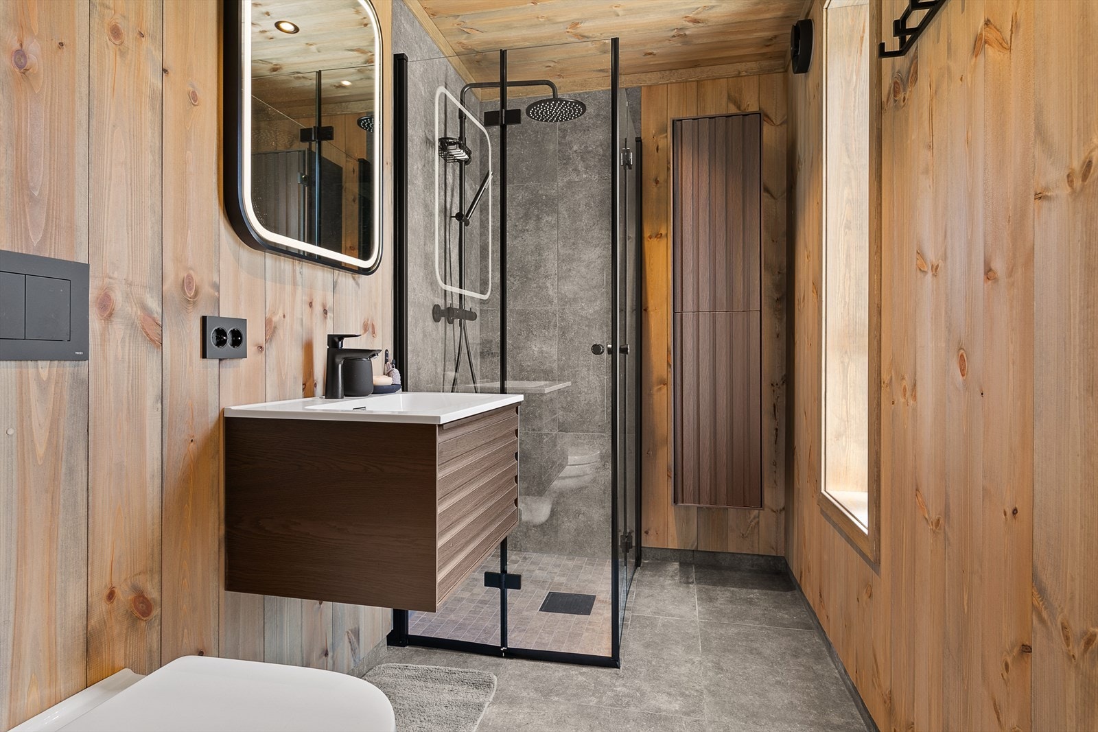 Eksempel på bad. Bilde fra en ferdigstilt bolig i prosjektet med en annen leveranse. Avvik vil forekomme. Galleribilde