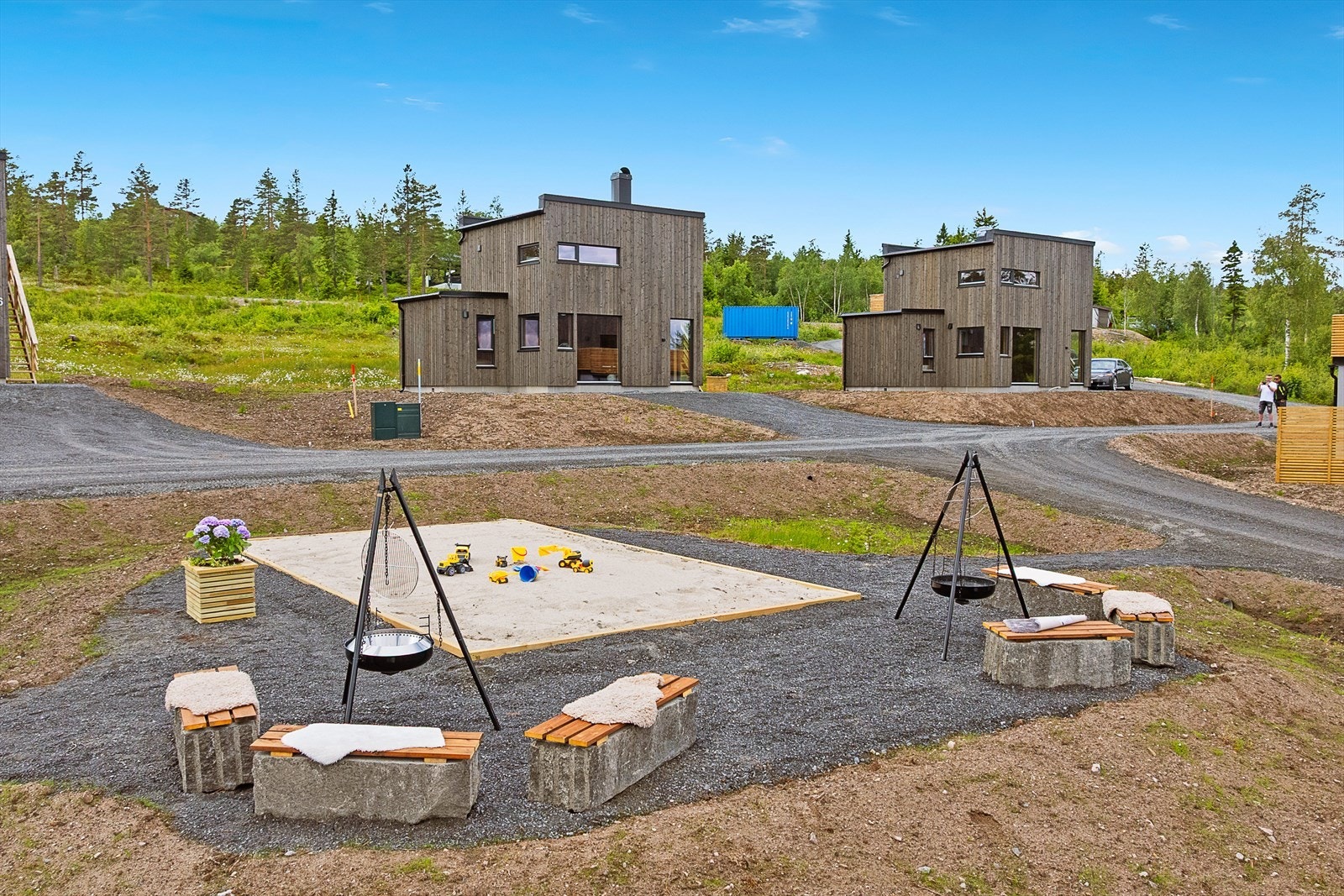 Det blir hyggelige fellesområder på hvert tun, med mange rekreasjonsmuligheter for store og små. Bilde fra en ferdigstilt tun i prosjektet. Galleribilde