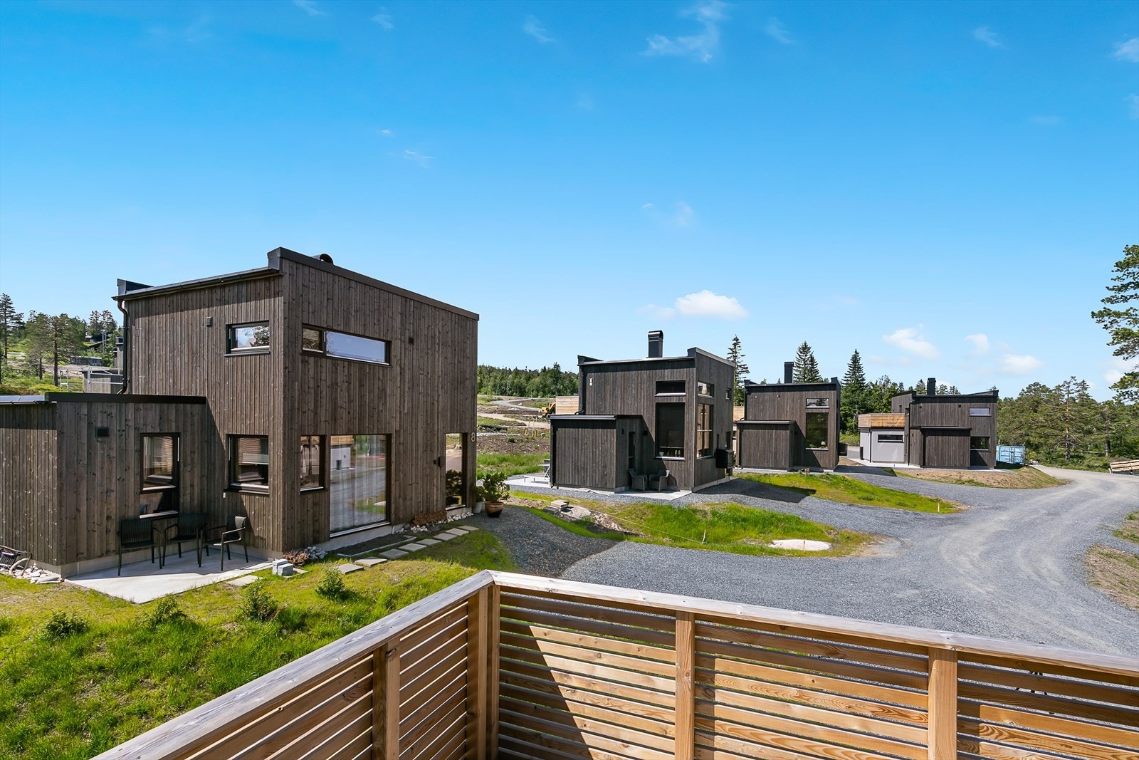 Eksempel på terrasse/altan. Bilde fra en ferdigstilt bolig i prosjektet. Galleribilde