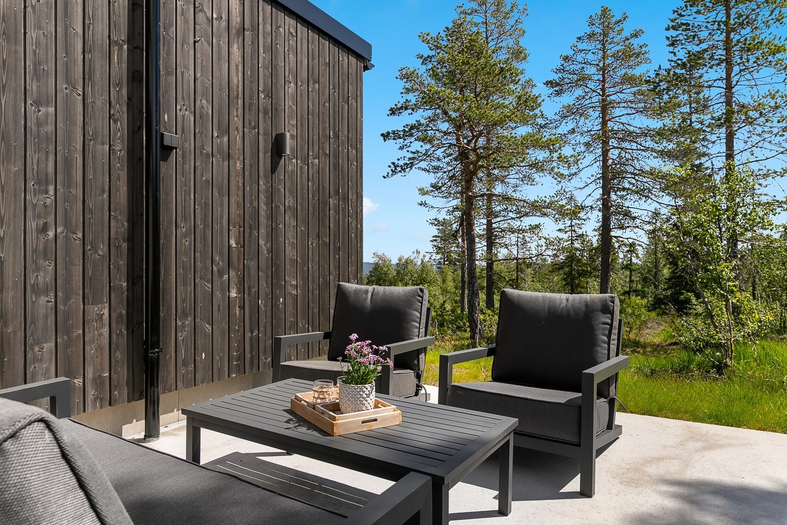 Eksempel på terrasse. Bilde fra en ferdigstilt bolig i prosjektet. Galleribilde