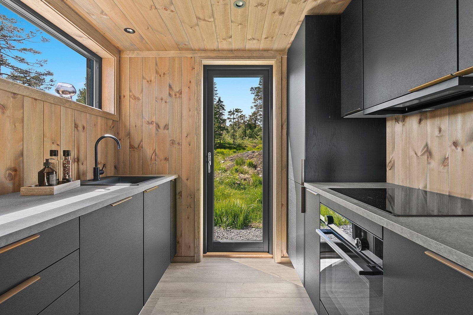 Eksempel på kjøkken. Bilde fra en ferdigstilt bolig i prosjektet med en annen leveranse. Avvik vil forekomme. Galleribilde