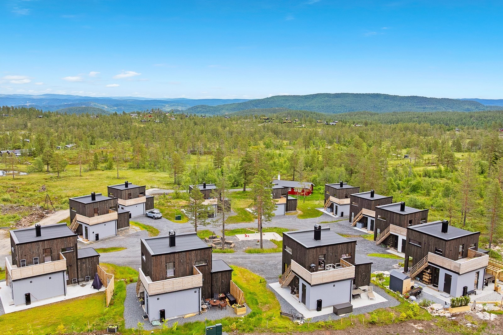 Det blir hyggelige fellesområder på hvert tun, med mange rekreasjonsmuligheter for store og små. Bilde fra en ferdigstilt tun i prosjektet. Galleribilde
