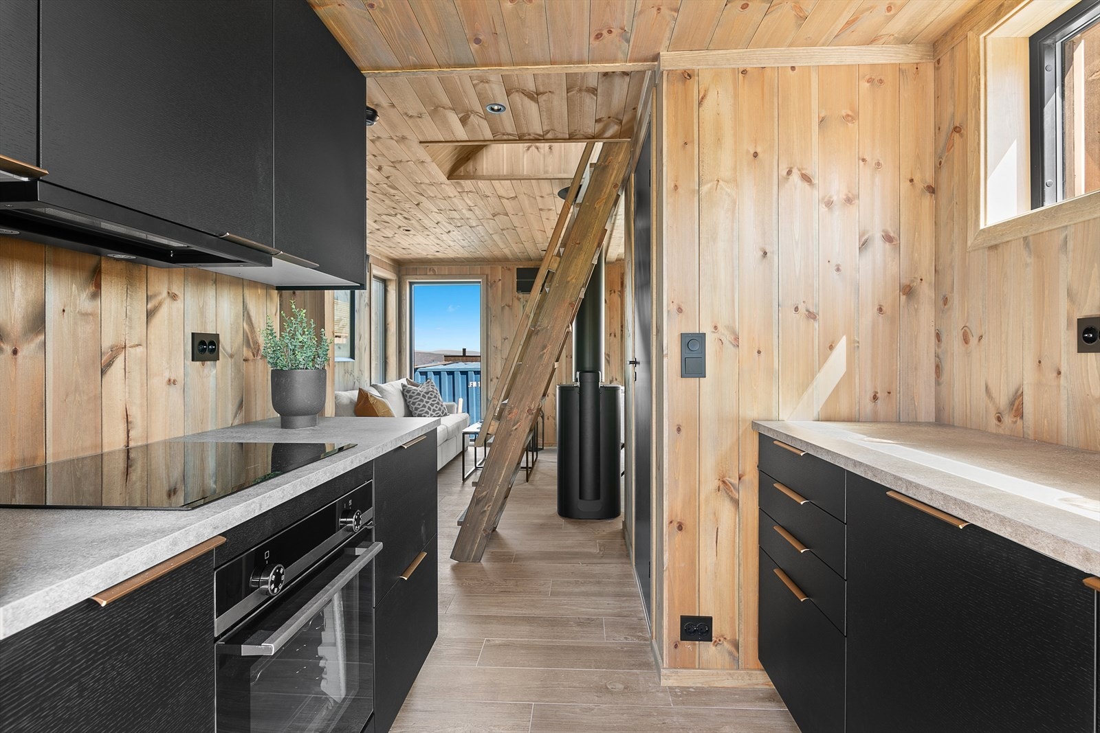 Eksempel på kjøkken. Bilde fra en ferdigstilt bolig i prosjektet med en annen leveranse. Avvik vil forekomme. Galleribilde