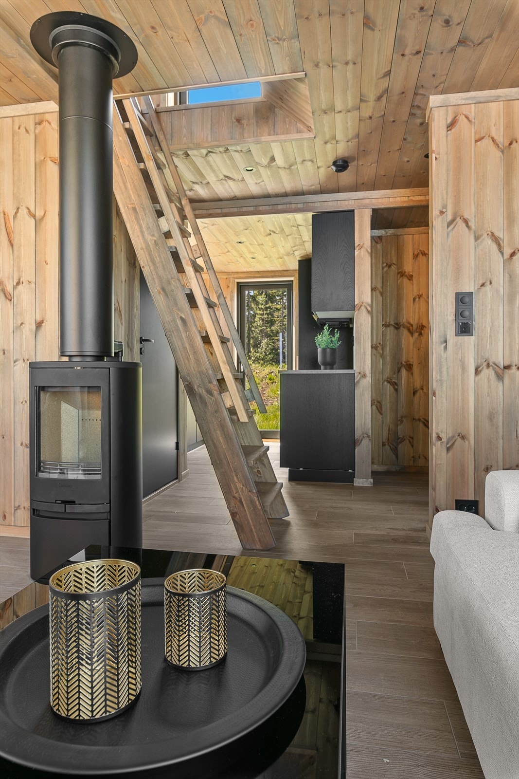 Eksempel på stue. Bilde fra en ferdigstilt bolig i prosjektet med en annen leveranse. Avvik vil forekomme. Galleribilde