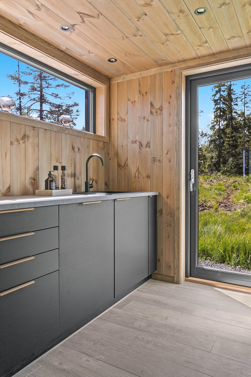 Eksempel på kjøkken. Bilde fra en ferdigstilt bolig i prosjektet med en annen leveranse. Avvik vil forekomme. Galleribilde