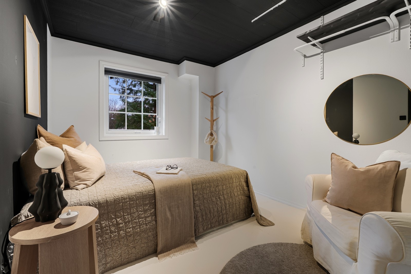 Soverom nummer en. Galleribilde