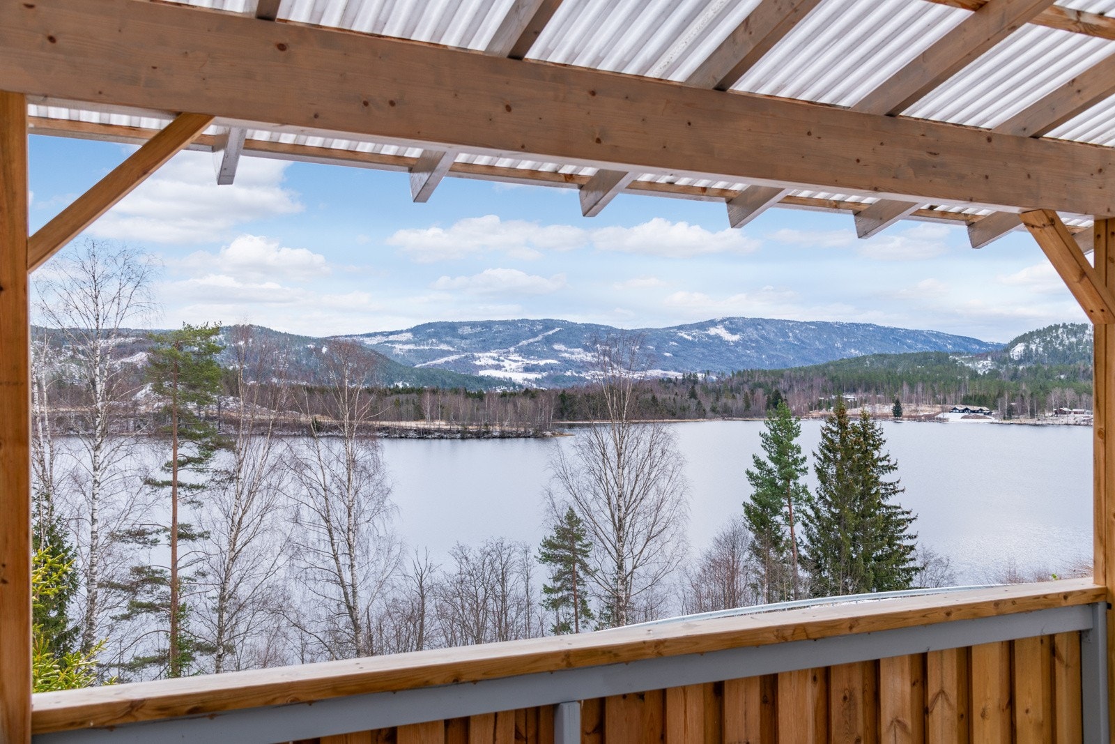 Utsikt fra verandaen. Galleribilde