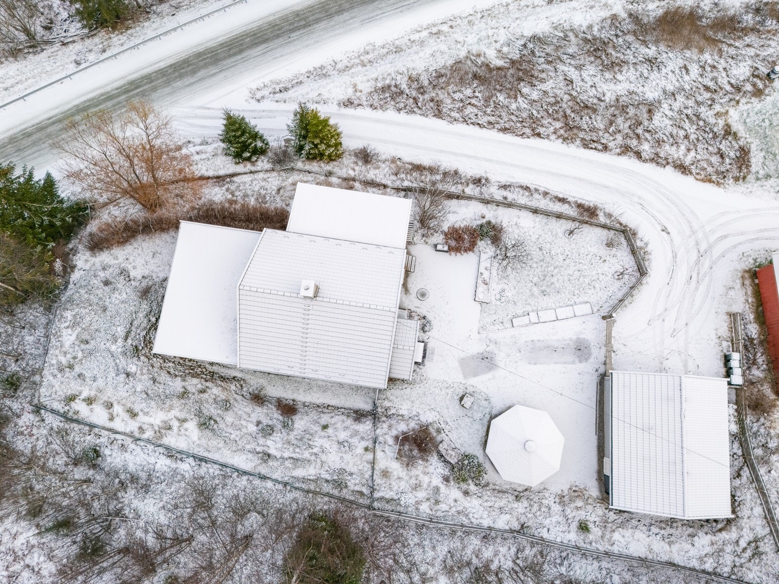 Oversiktsbilde av eiendommen. Galleribilde