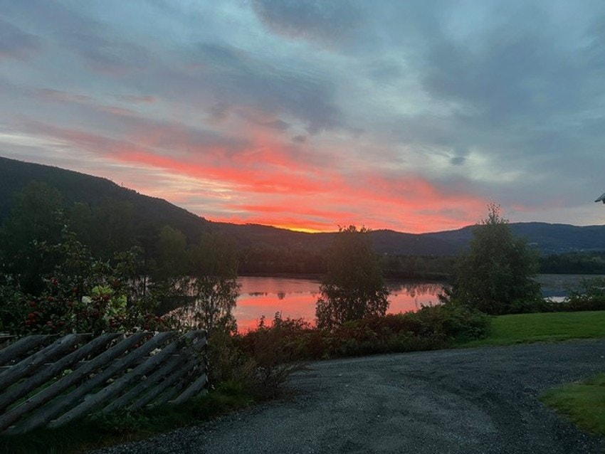 Bilde tatt av selger. Nydelig utsikt mot solnedgangen. Galleribilde
