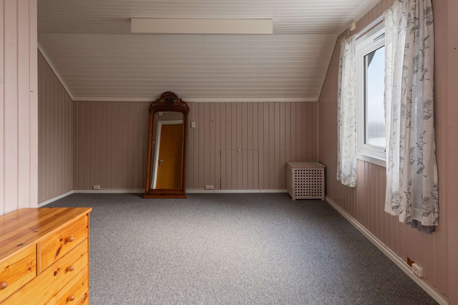 Stort soverom med masse plass. Galleribilde